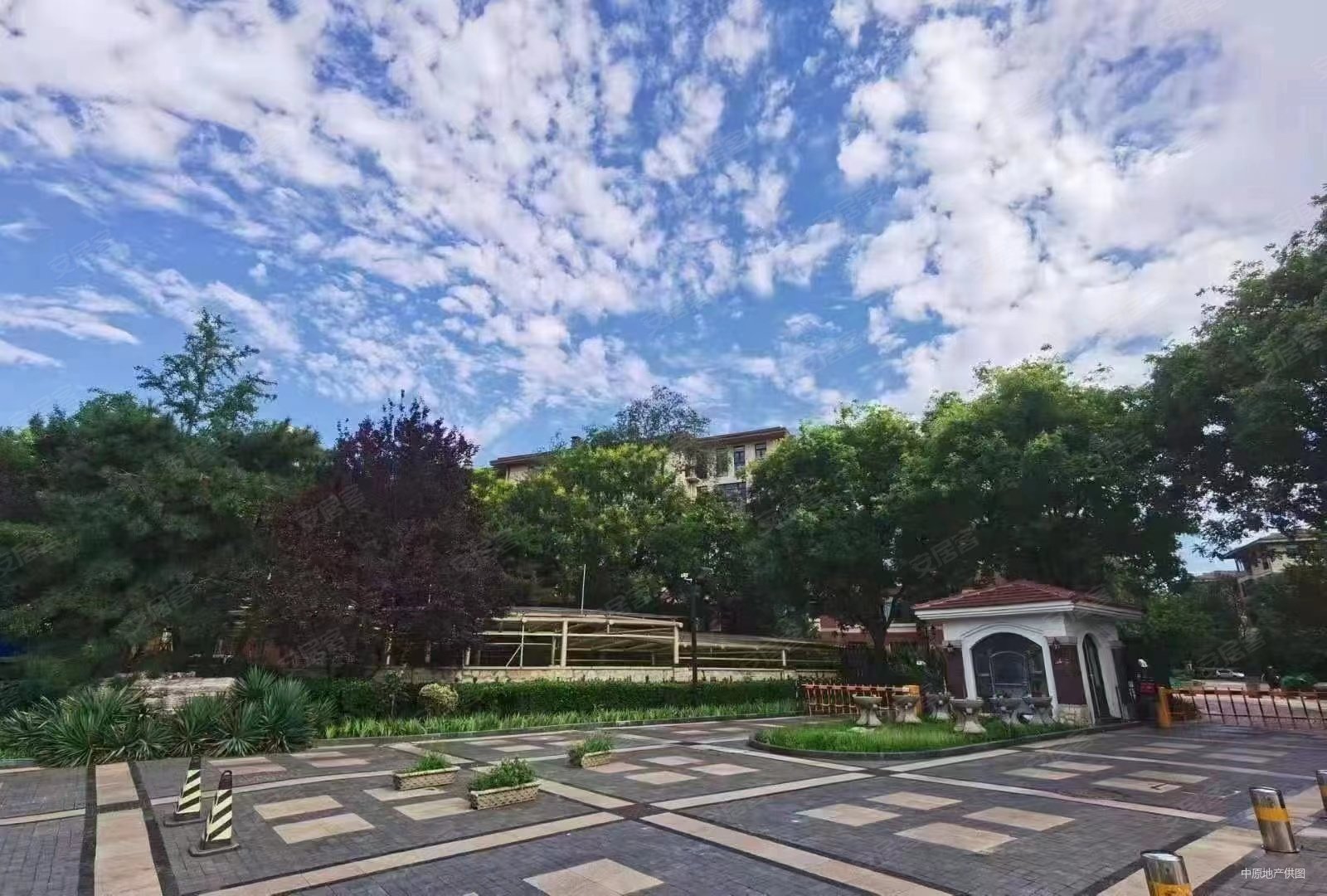 万城华府龙园4室3厅3卫307.25㎡南北7100万