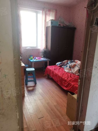 鸿翔景苑3室2厅1卫简单装看中再议