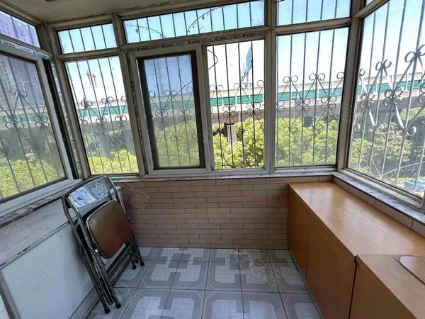 昆明盘龙新迎片区大树营市政小区b组团新迎新城旁 精装两室 带家具