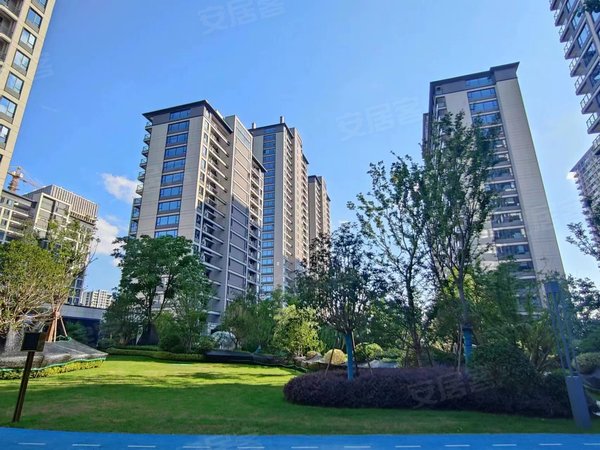 杭州富阳银湖众安顺源府6号线 银湖地铁口 精装修 清爽干净 适合转塘