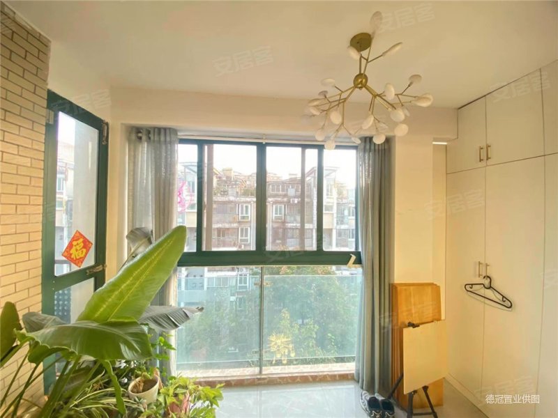 地铁口旭日华庭三年内精装附超大露台拎包入住