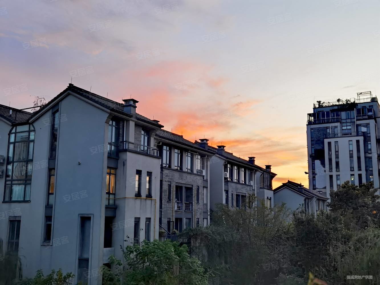 星星港湾 中式排屋 前后大花园 带车位,星星港湾花园文斓苑(别墅)二手