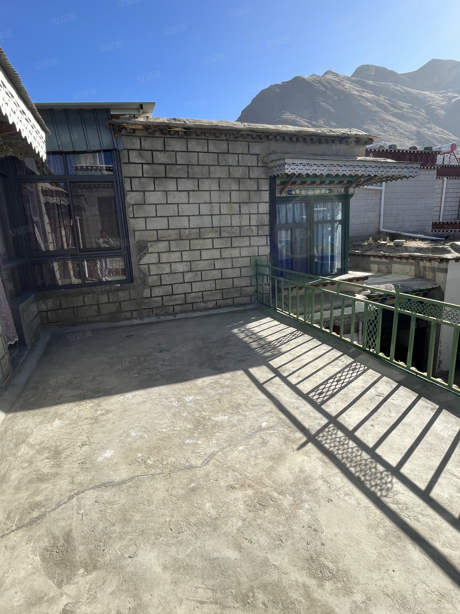 泽当社区4室1厅2卫260㎡南北135万