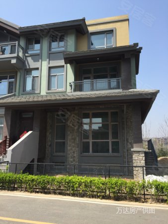 万科青岛小镇350万上叠别墅