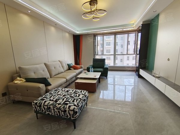 巴彦淖尔市临河临河城区朗润园朗润园4楼104平米,精装三室,第一次出租