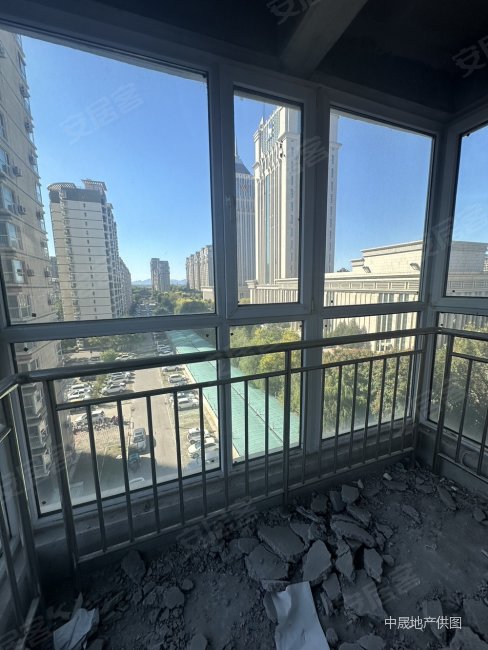 馨香园小区4室2厅3卫178㎡南北90万