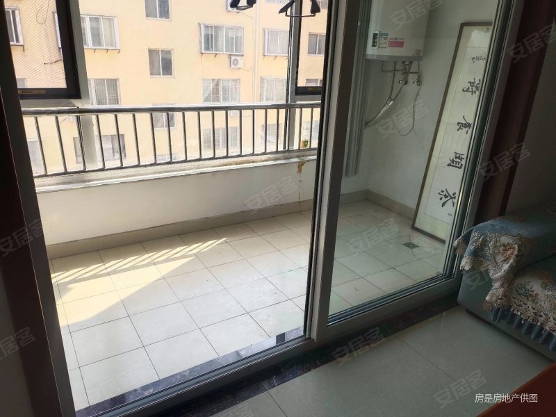 滨河壹号,电梯洋房,带车位储藏室,证件齐全,滨河一号东区二手房,69万