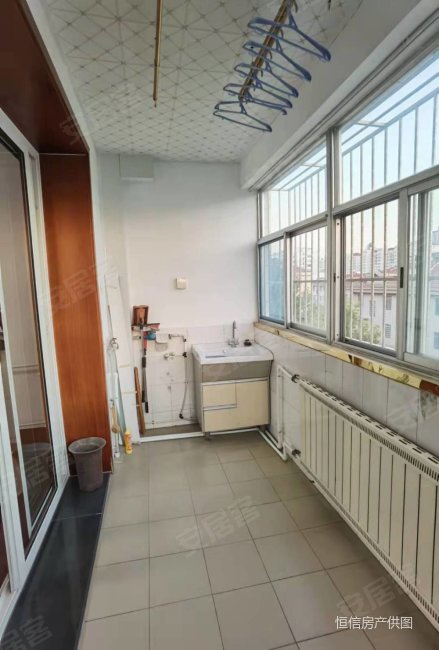 北海花园a区3室2厅2卫155㎡南北275万