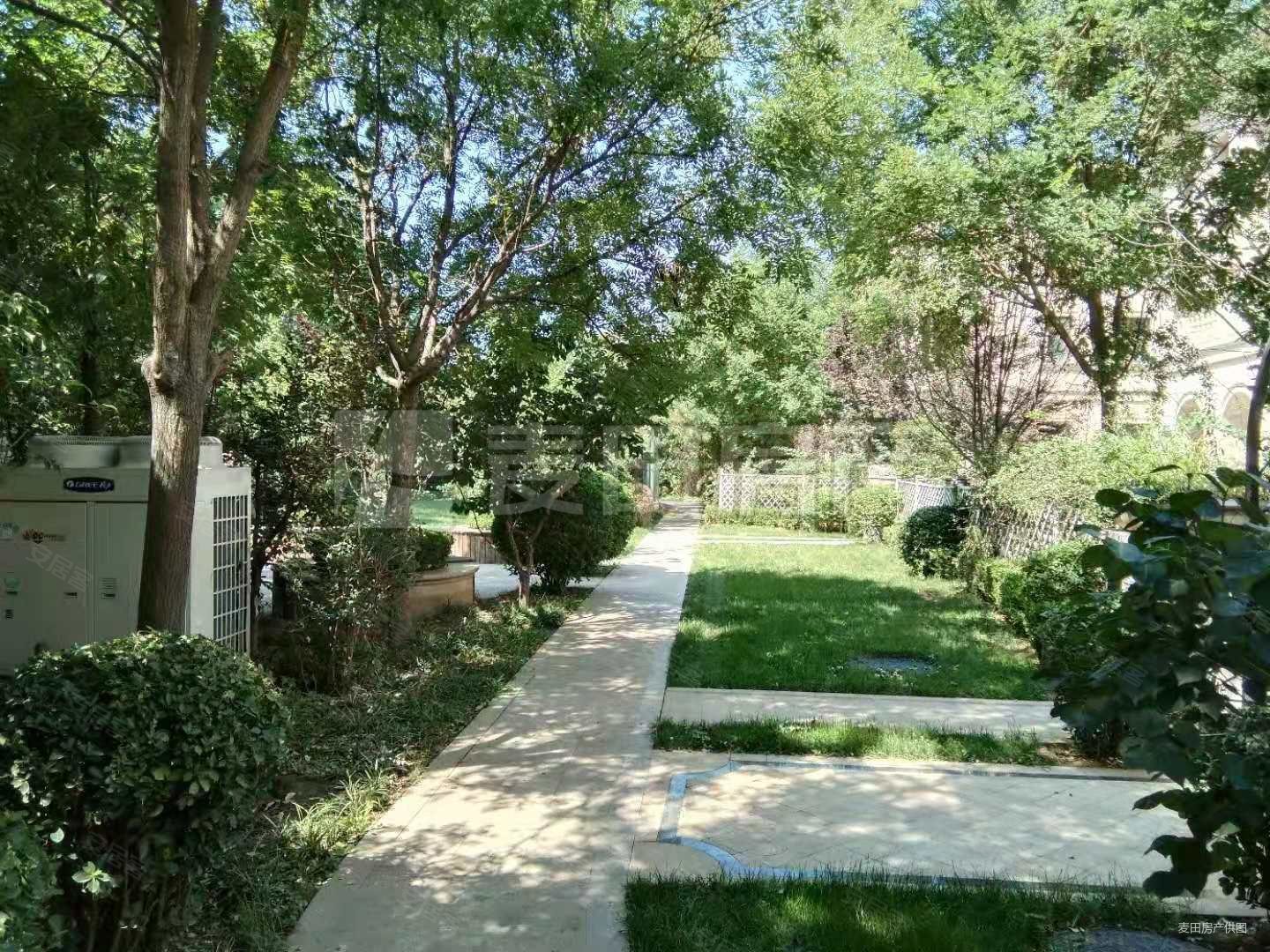 远洋天著悦山4室2厅3卫405.56㎡南北1780万