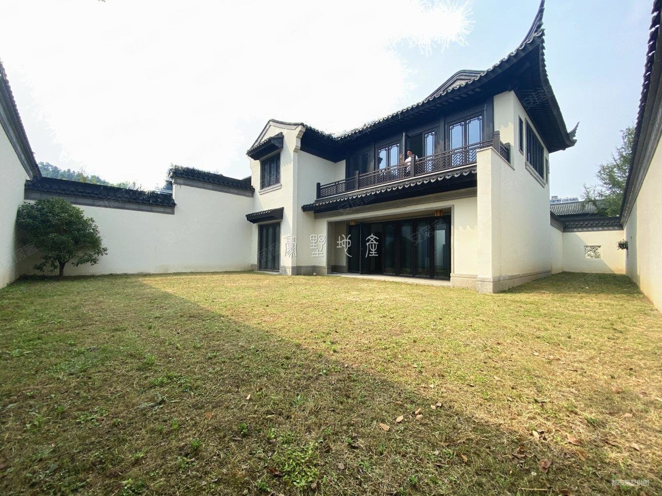 桃源小镇品霞苑,中式合院,4个大套房,边套南花园200平,绿城桃源小镇品