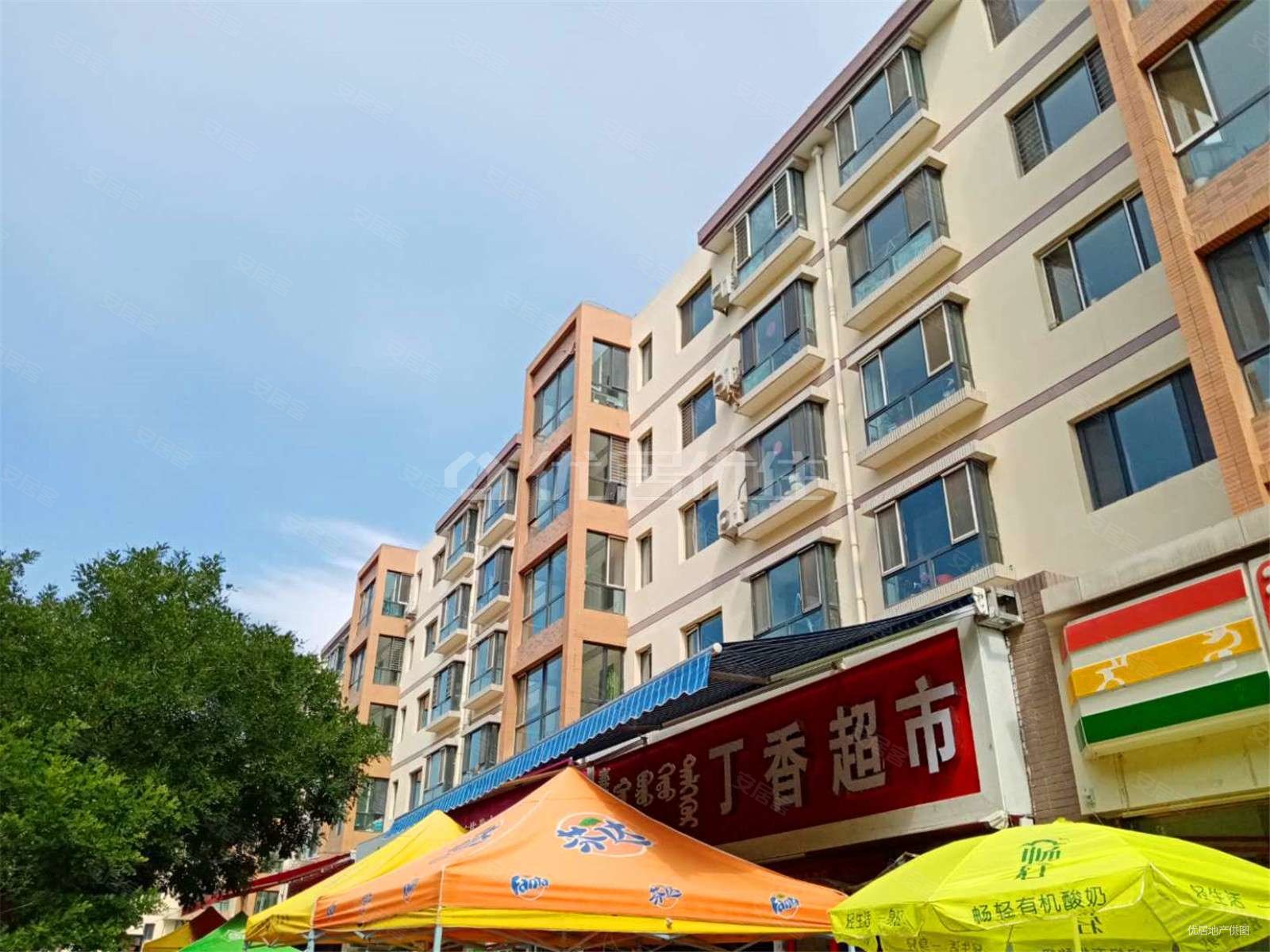 巨海城三区次顶楼小三居视野好出门公园