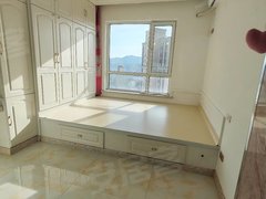 凤城凤凰大街凤城城区福像湾电梯一室一厅，临近艺校，家具家电齐全年租一万二含物业出租房源真实图片