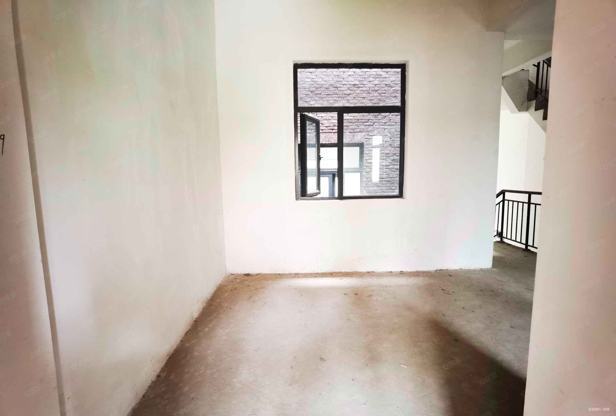 恒大龙城(别墅)4室2厅3卫188㎡南北215万