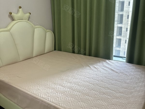 凉山西昌长宁小区星月湖畔航天学校对面 奶油风套三 带空调 家具齐全 拎包入住出租房源真实图片