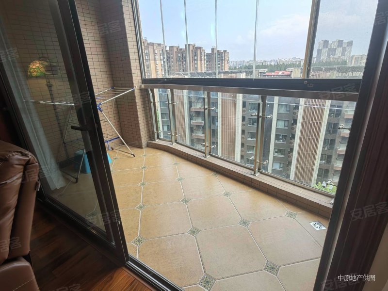 18号线康桥地铁口,隔壁是360广场,景观房,绿地东上海海富城市花园