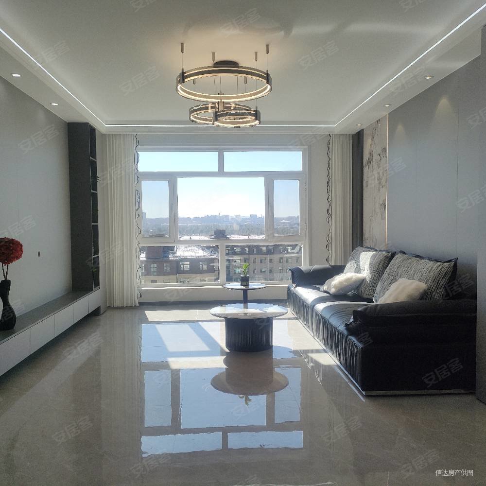 御湖原著3室2厅2卫131㎡南北108万