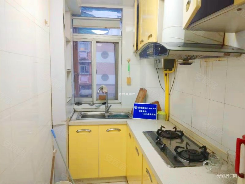 金陵小区临地铁楼层好电梯房出行方便近医院朝南