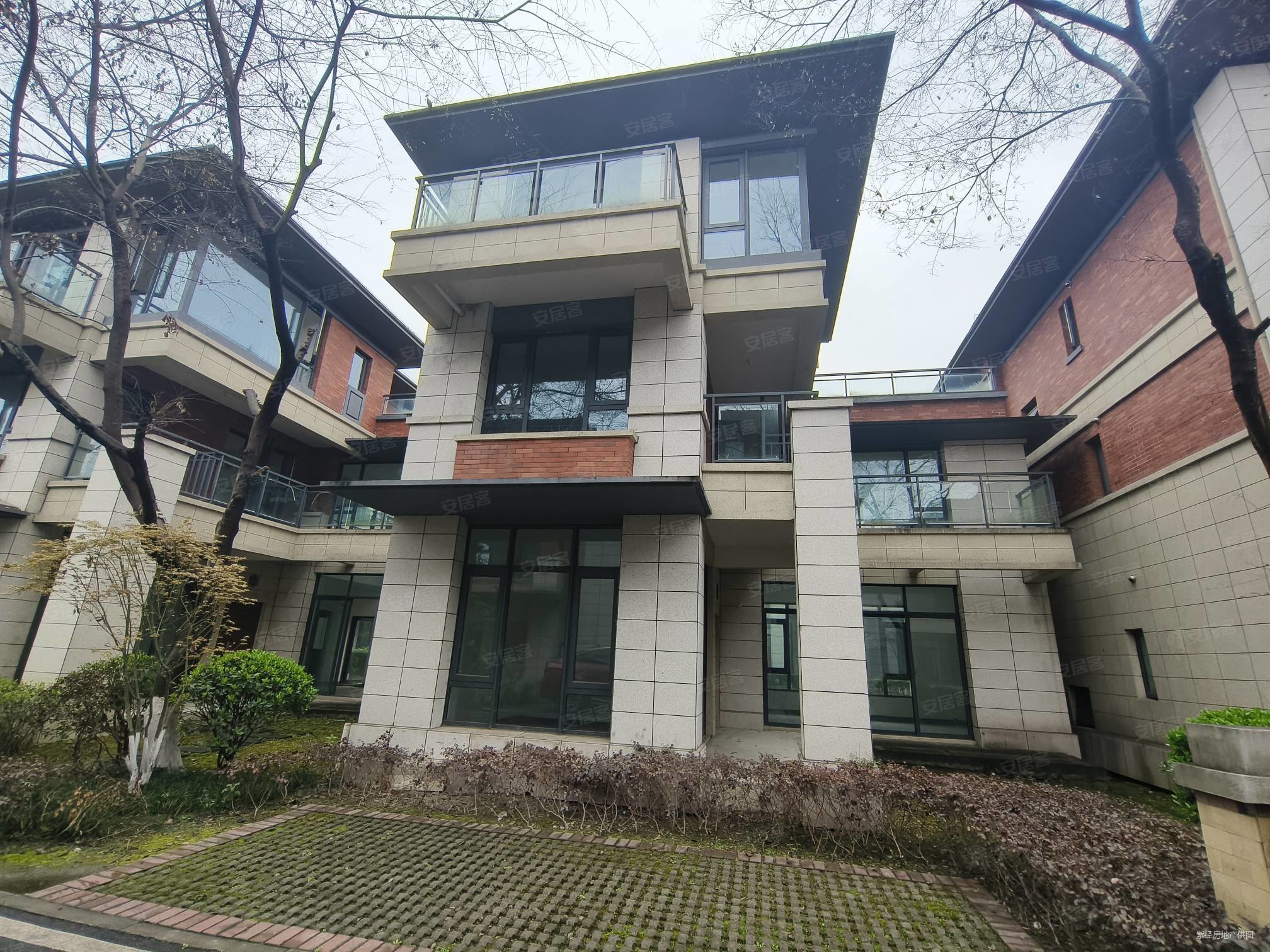 揽山墅内独栋别墅连底4层可做套五套六带前后院子