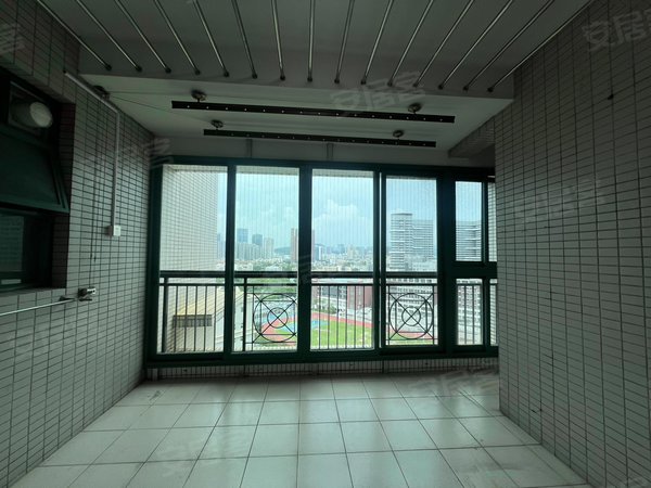 深圳宝安新安御景台12号线新安公园站 中间楼层复式 有花园 大阳台