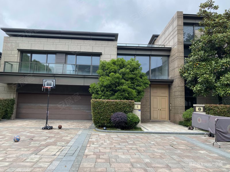 湖滨四季5室2厅4卫930㎡南北10000万