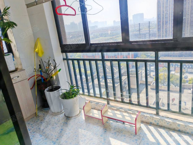 只要98不要看标价国际公馆房东赚大钱换大房精装两室