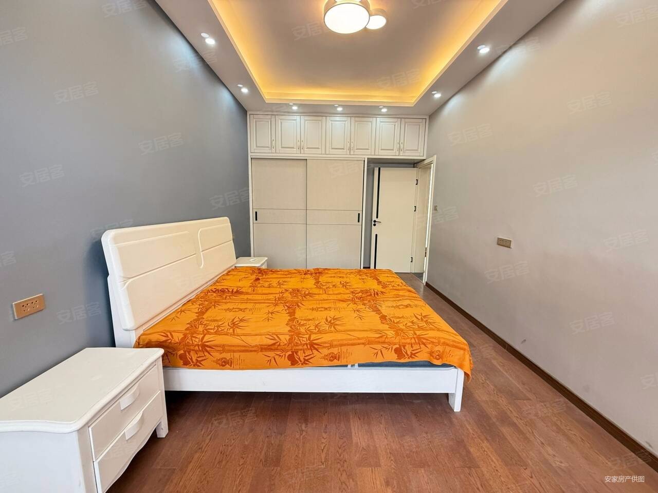 五洲庄园6室2厅3卫280㎡南北88万