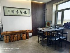 双鸭山尖山东山国际会展中心鸿泰小区6楼，两室一厅一卫72平，中等装修，家电齐全年租1万出租房源真实图片