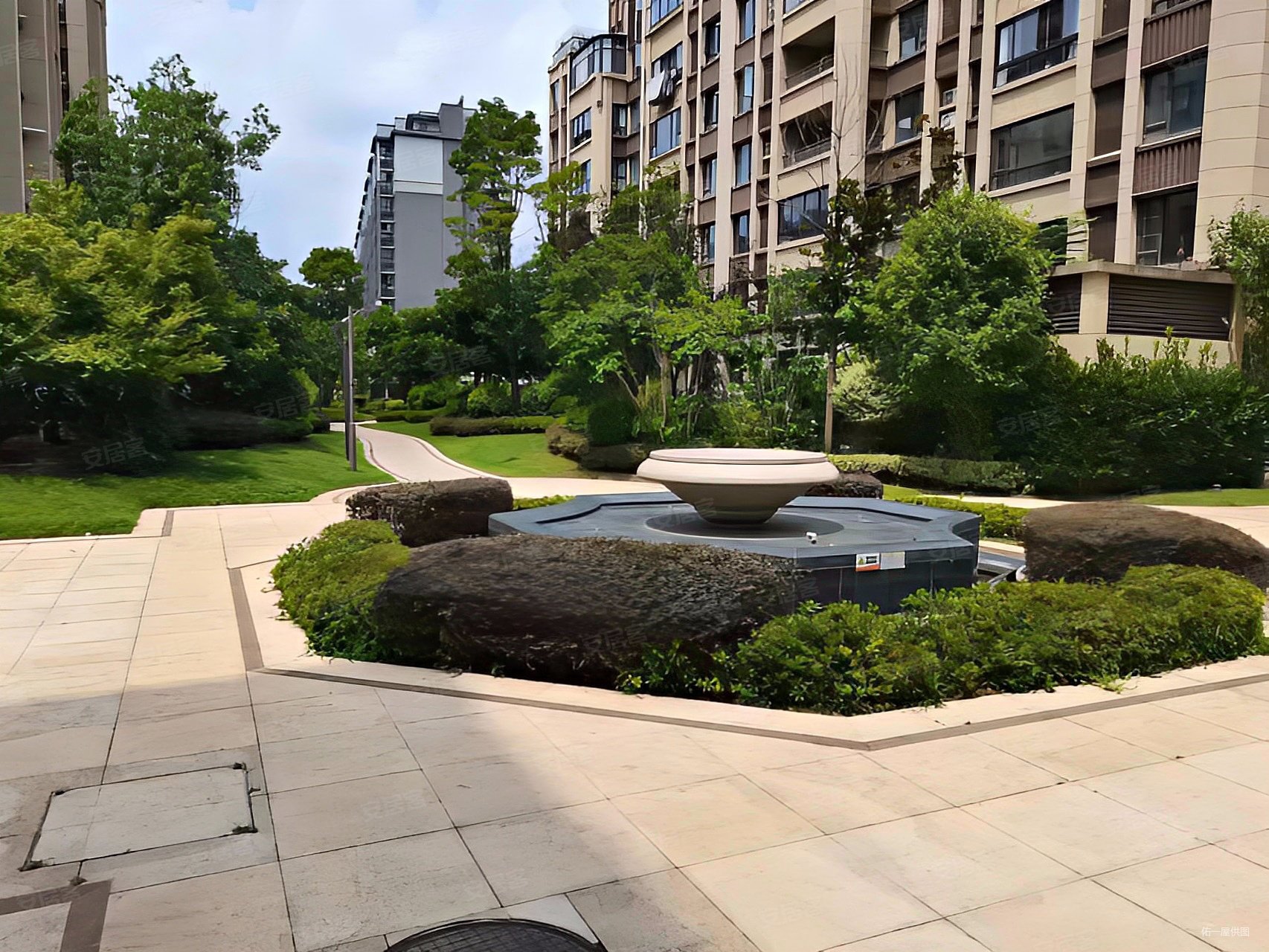 正荣润江城 双卫 中间楼层采光好 有电梯 临地铁 精装