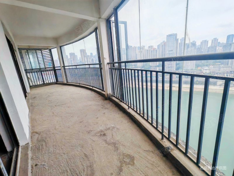 重庆公馆3室2厅2卫169㎡南北200万