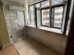 丹东振兴六纬路小学学区新马特附近 步梯2楼 一室一厅 有空调 包取暖出租房源真实图片