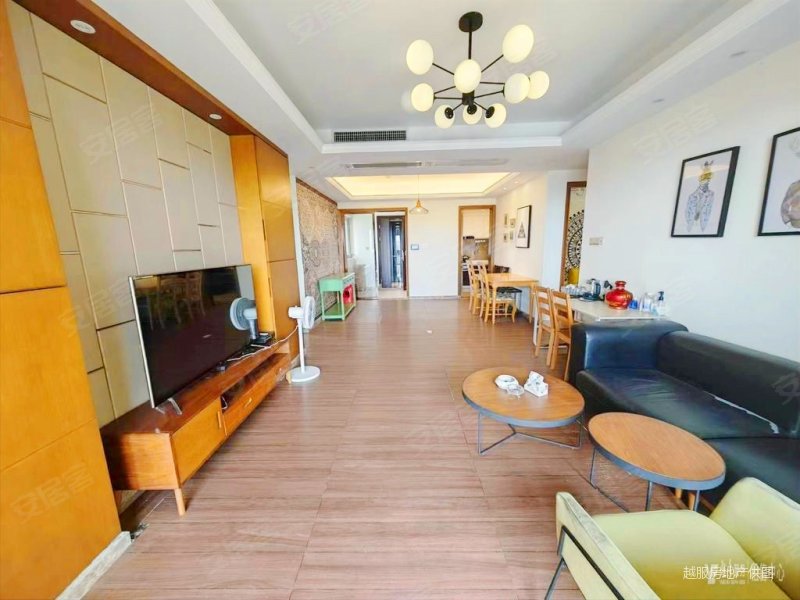 长隆珑翠 带电梯 装修好 楼龄新 近地铁 满五