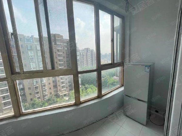 泉州丰泽云鹿路盛世融城客运中心站旁 精装一房带大阳台 押一付一