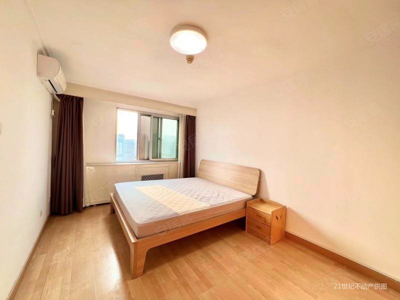 伯宁花园1室1厅8258平米