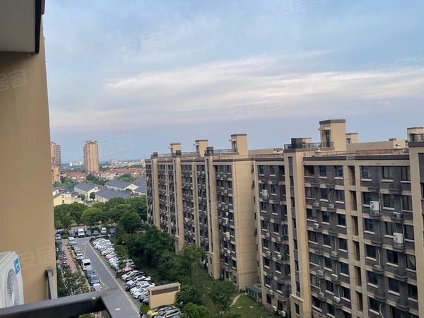 苏州常熟古里金域蓝湾四区(常熟)古里 金域蓝湾 整租三室  燃气厨房