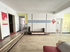 宜城华龙中心宜城城区武商对面 实验小附近 三室两厅 中层 家具家电都齐全出租房源真实图片