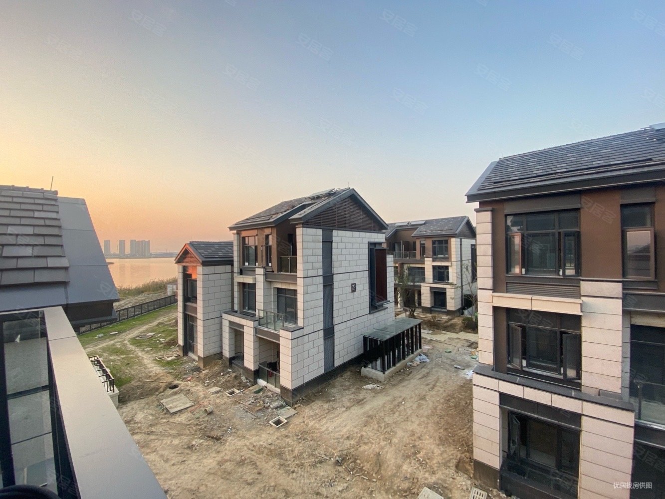 相城鲁能泰山9号联排别墅后几套工地房源可联系看房