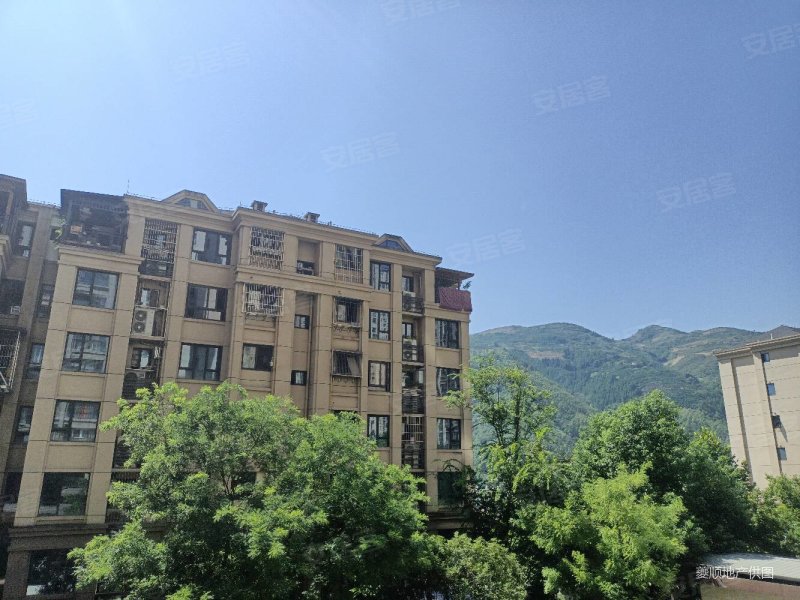 滨湖上院,双卫格局 南北通透 电梯房 品质小区,车位充足,海成滨湖上院