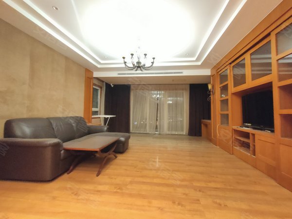 天津开发区第二大街华纳豪园华纳豪宅 精装三室两卫大客厅租金可谈无