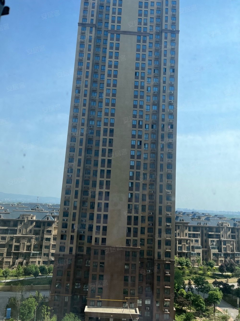 高陵性价比很高的小区龙伯湾三室两厅毛坯低于市场价,龙泊湾二手房,65