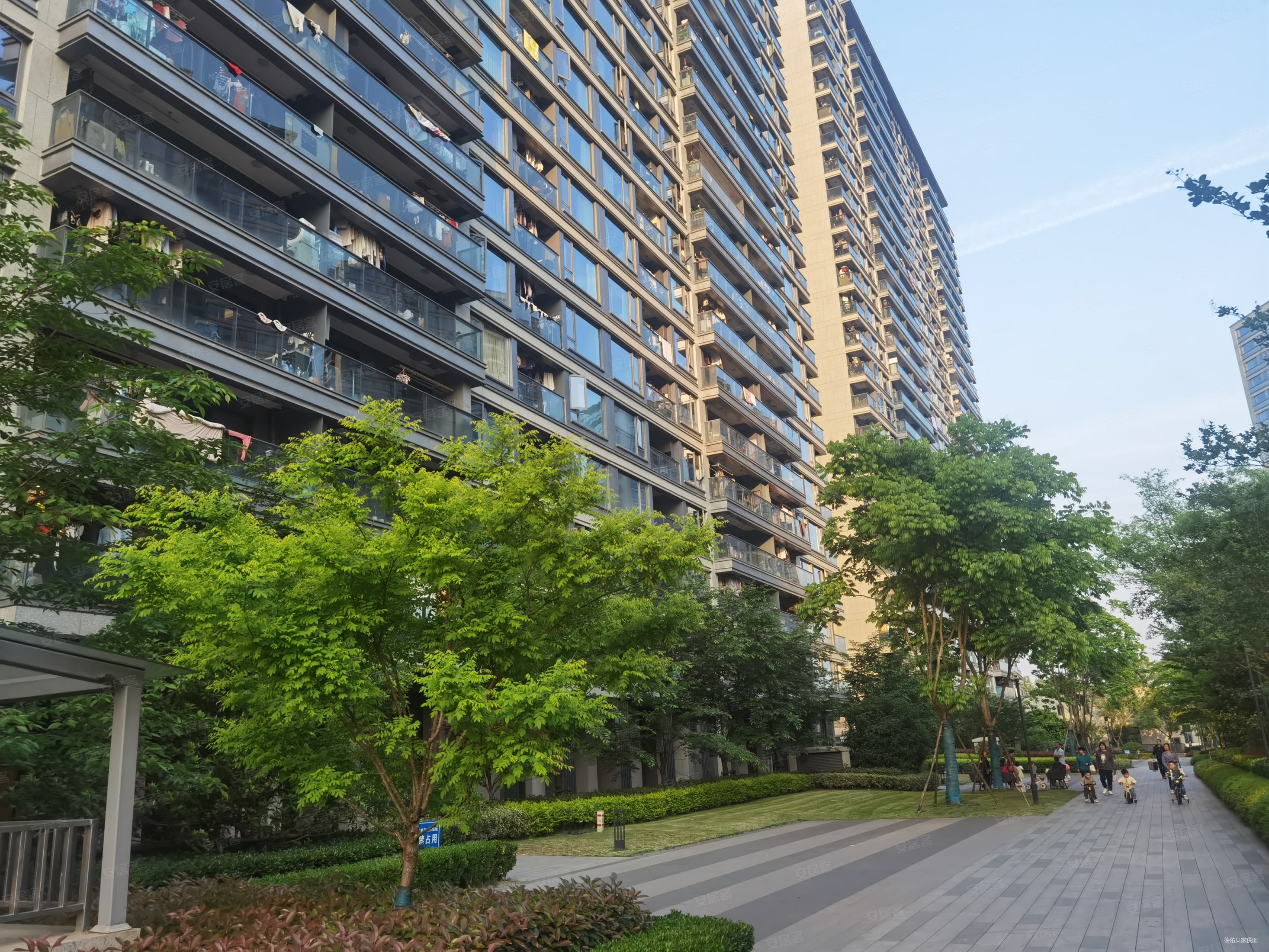 融创江南府东边套大四房好楼层诚心卖不靠高架满二没大税