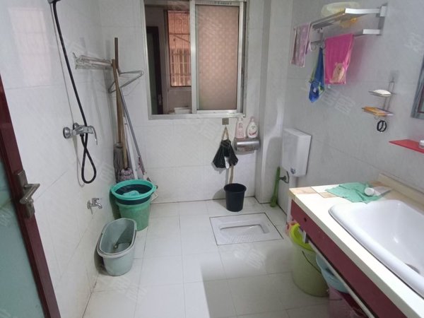 萍乡安源安源城区萍安小区凤凰天城天虹旁边，4楼3房，家电齐全，停车方便，只租800出租房源真实图片