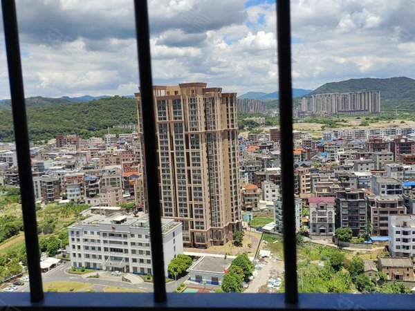 福州福清龙山东方印象瑞亭小学东方印六室一厅两卫出租!