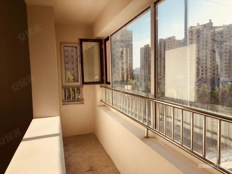 海泰慧园3室2厅2卫120㎡南北63万