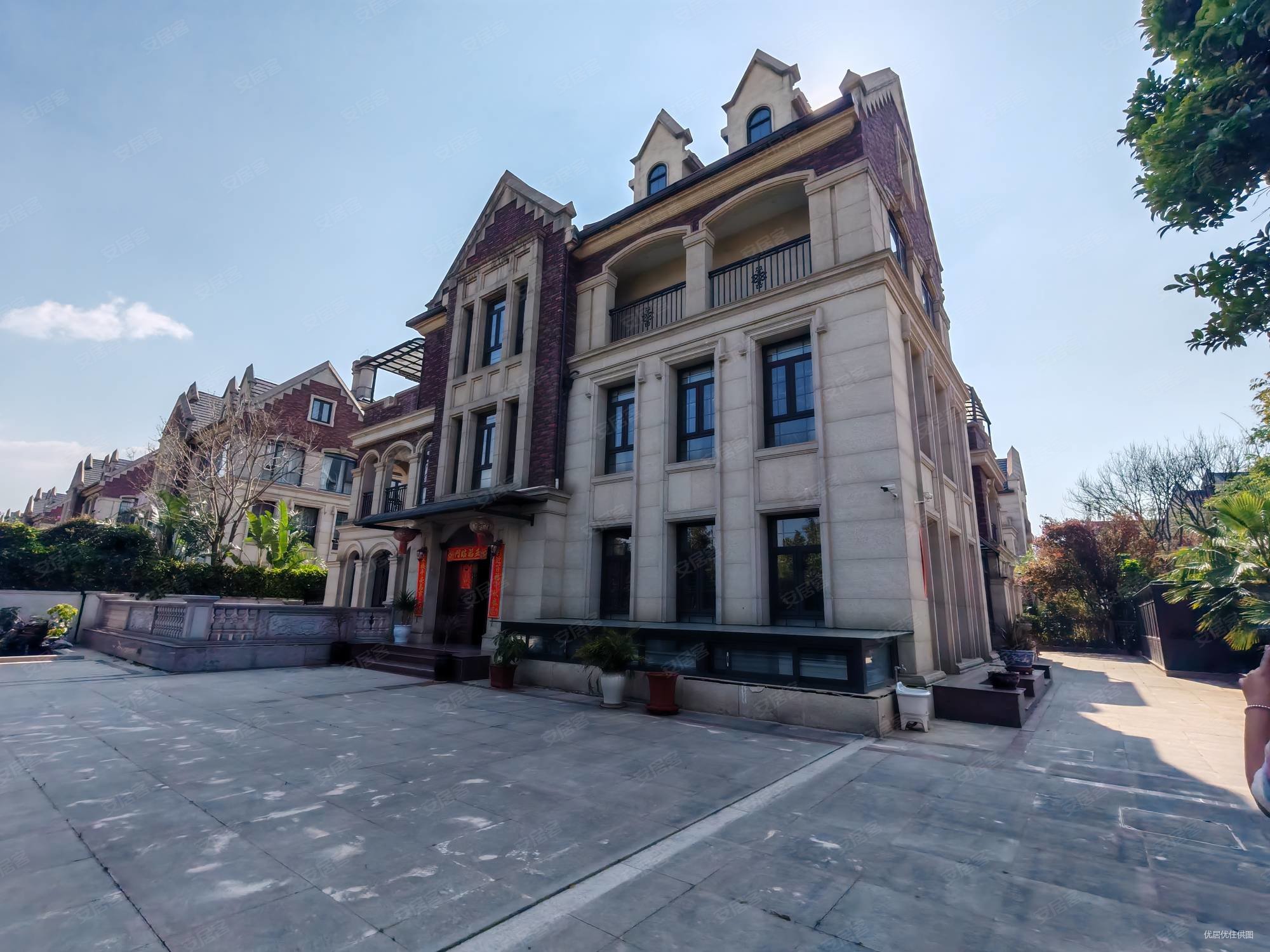 俊发九夏云水(别墅)10室3厅10卫1750㎡南北4500万