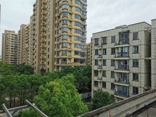 嘉兴海宁长安镇东方嘉苑(海宁)轻轨口精装一室一厅套房出租,看房方便