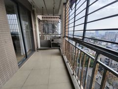 福州仓山学生街麦顶小16中，电梯两房，超大阳台出租房源真实图片