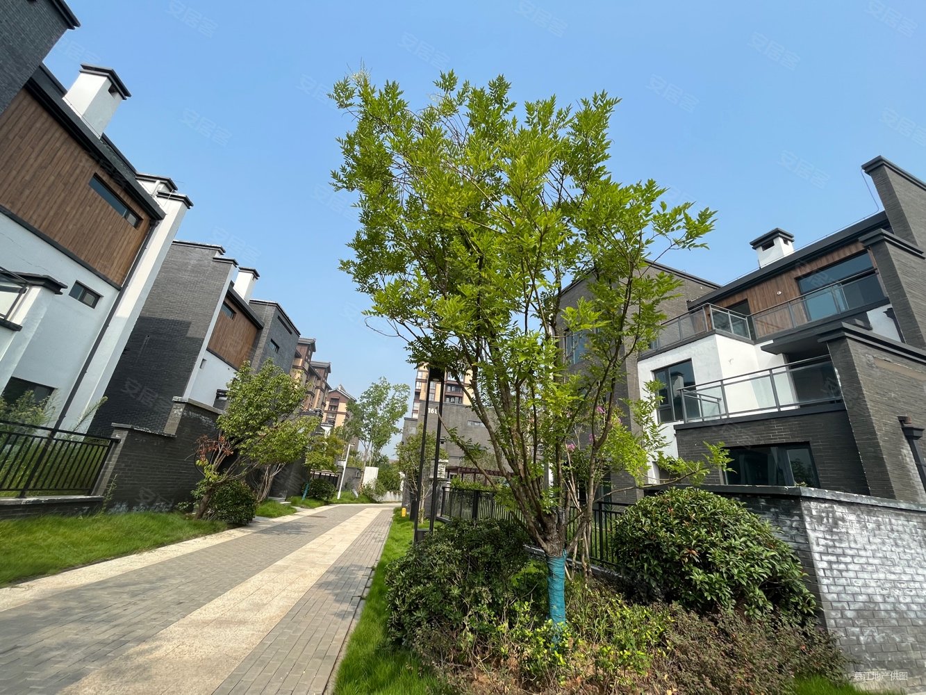 龙门一号别墅区的小洋房精装房