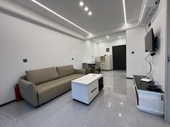 温岭温岭市区锦江中心环湖佳苑 独门独户 一室一厅 民用水电 有车位 2380每月出租房源真实图片