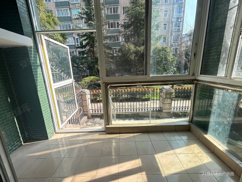 三湘世纪花城南院子北露台一套不错的房子客厅层高32米