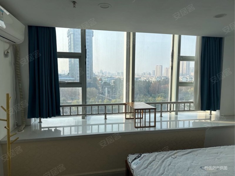 市中心,白浪河畔,摩尔公寓,西向沿河观景房,有钥匙!